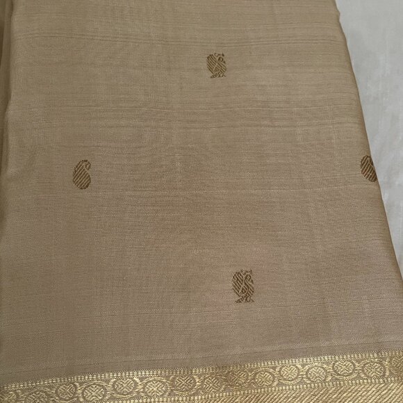 Kanchipuram Pure Silk Saree Beige, golden Zari Border & Rich Pallu | Blouse Inc - Picture 12 of 13